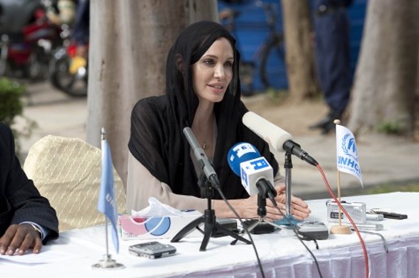 Анджелина Джоли (Angelina Jolie) - посол доброй воли в Пакистане