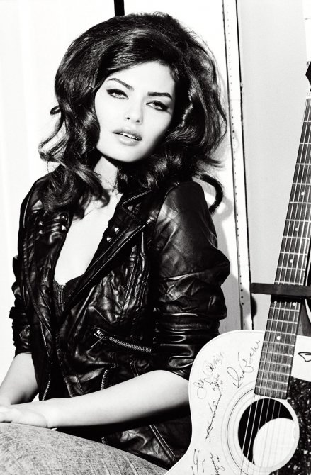 Алиса Миллер (Alyssa Miller) в стиле ретро для Guess