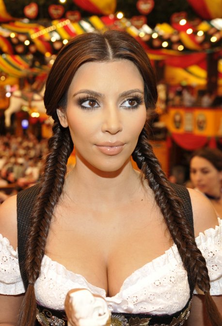 Ким Кардашян (Kim Kardashian) на фестивале пива «Октоберфест» в Германии