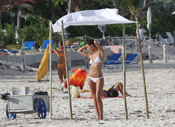 Лили Олдридж (Lily Aldridge) на пляжах Карибского моря