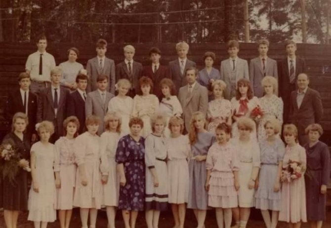 Как изменился вид выпускного платья с 1960 по 2013 годы