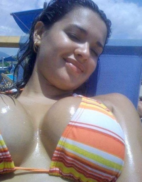 Грудастые девушки в бикини - 2