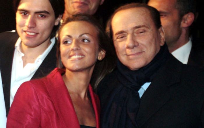 Невеста Сильвио Берлускони моложе его на 49 лет!