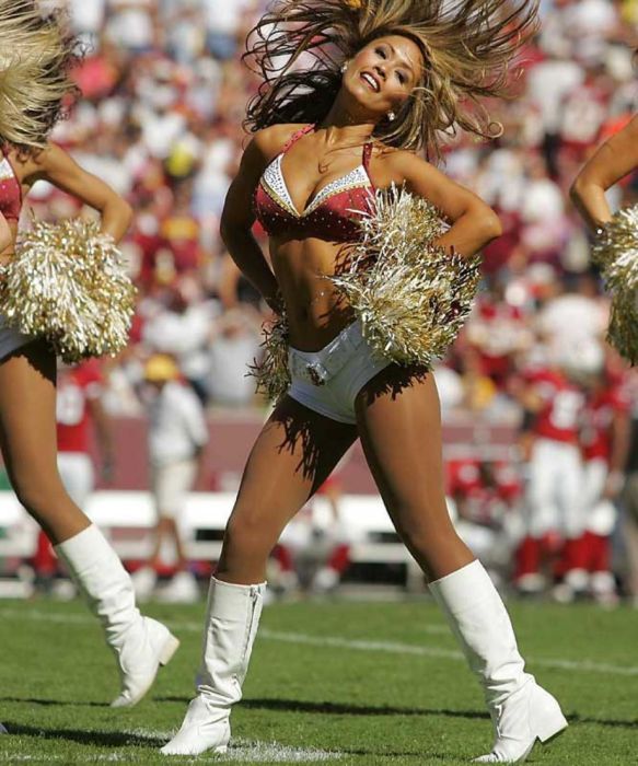 Девушки из группы поддержки команды Redskins