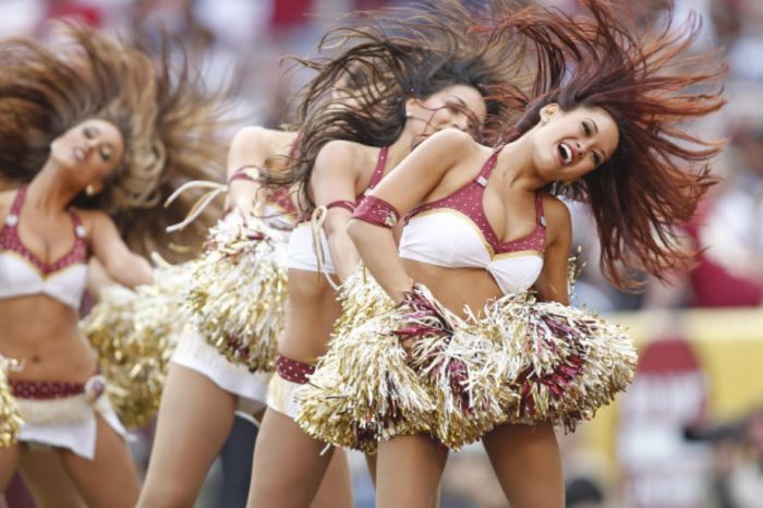 Девушки из группы поддержки команды Redskins