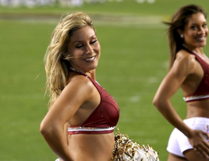 Девушки из группы поддержки команды Redskins