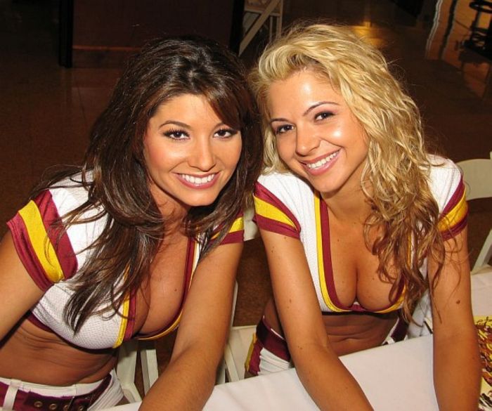 Девушки из группы поддержки команды Redskins