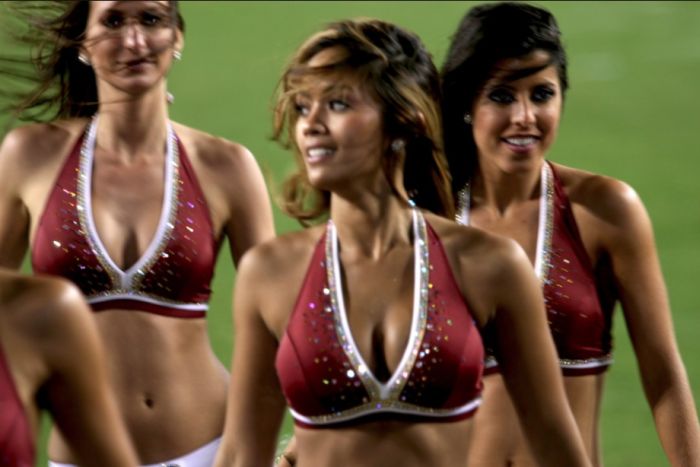Девушки из группы поддержки команды Redskins