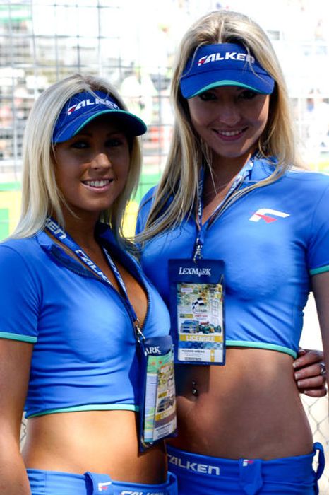 Стройные девушки с гонок F1