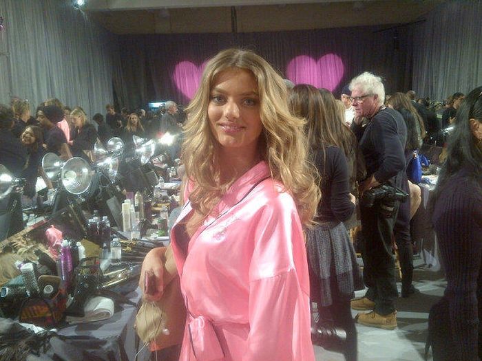 Девушки Victoria's Secret за кулисами