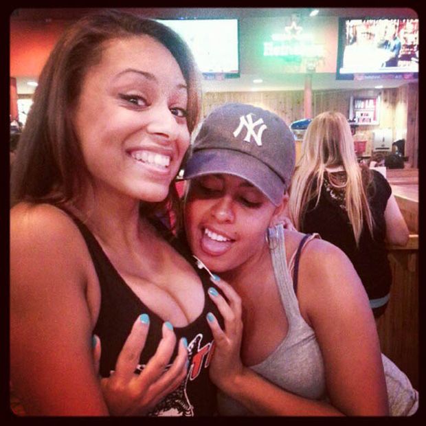 Девушки из ресторана Hooters в Instagram