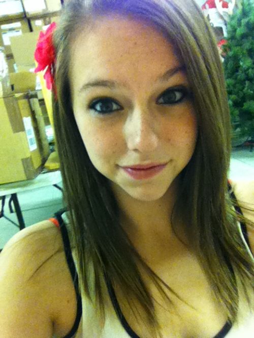 Chivettes bored at work (32 Photos)