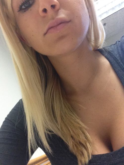 Chivettes bored at work (32 Photos)