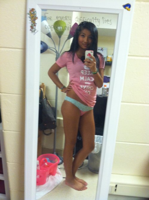 Mirrors are a girls best friend (41 Photos)