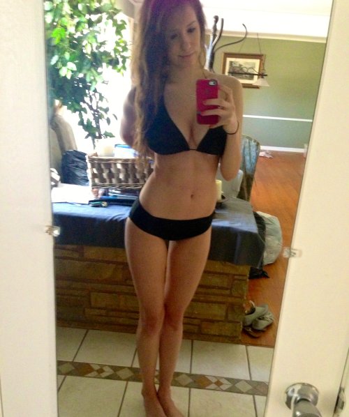 Mirrors are a girls best friend (41 Photos)