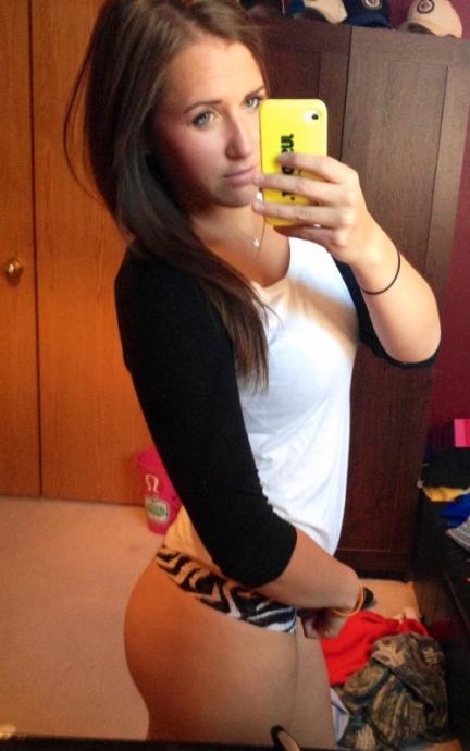 Mirrors are a girls best friend (41 Photos)