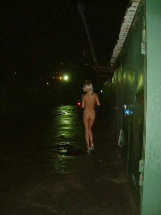 Пьяная шлюха в иномарке