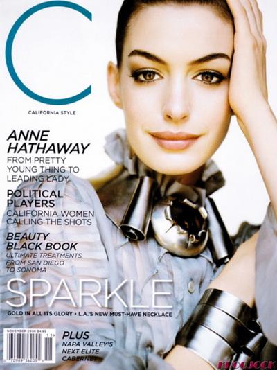 Секси Энн Хатауэй на обложке ноябрьского номера издания California Style Magazine. (НЮ)