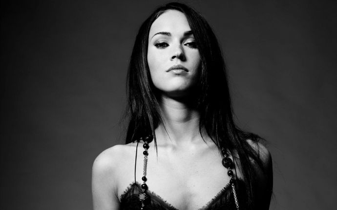 меган фокс, megan fox, черно-белая   - (картинка на рабочий стол)