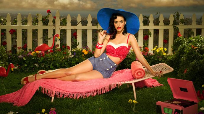 katy perry, сад, поза   - (Красивые девушки)