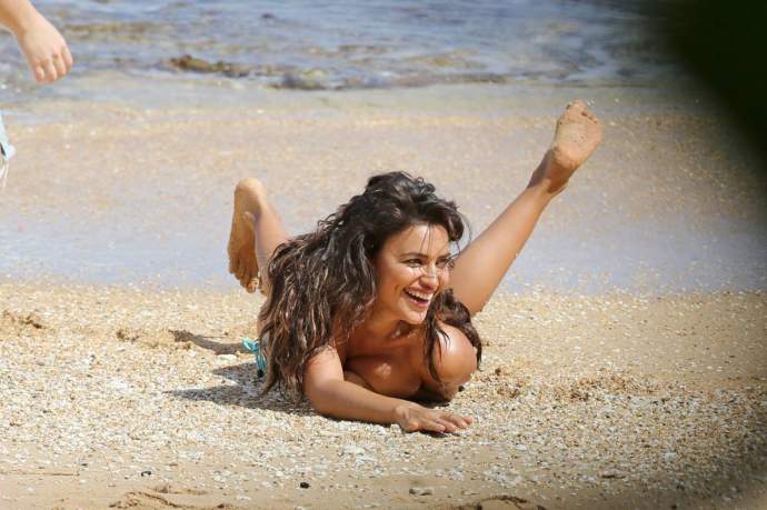 Ирина Шейк топлес на съемке для Sports Illustrated на Гавайях