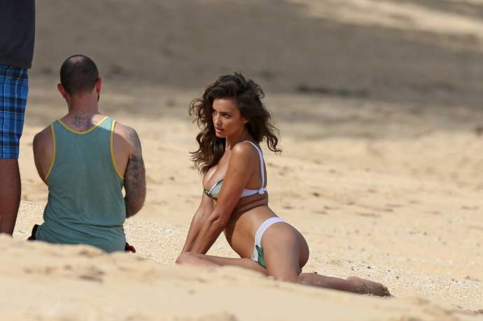 Ирина Шейк топлес на съемке для Sports Illustrated на Гавайях