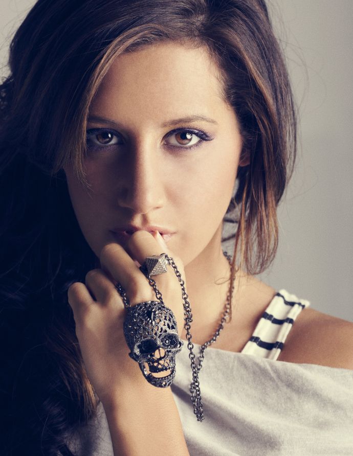 Эшли Тисдейл (Ashley Tisdale) в фотосессии для журнала
