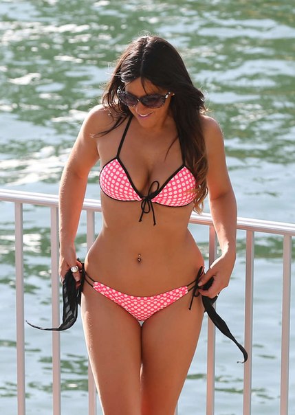 Клаудиа Романи ( Claudia Romani ) в бикини