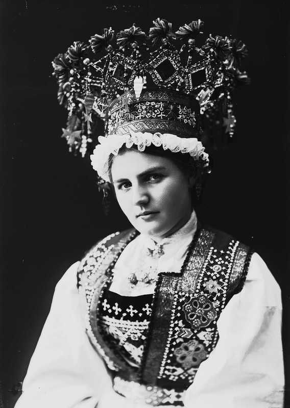Норвежские невесты в сказочных кокошниках