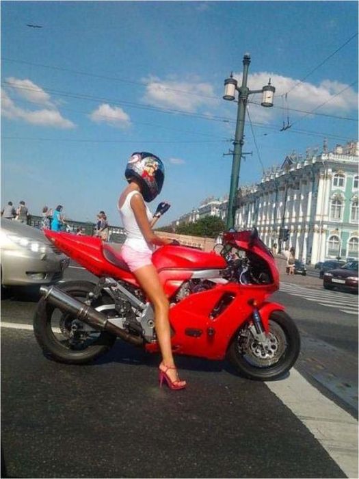 Сексуальные девушки на улицах города