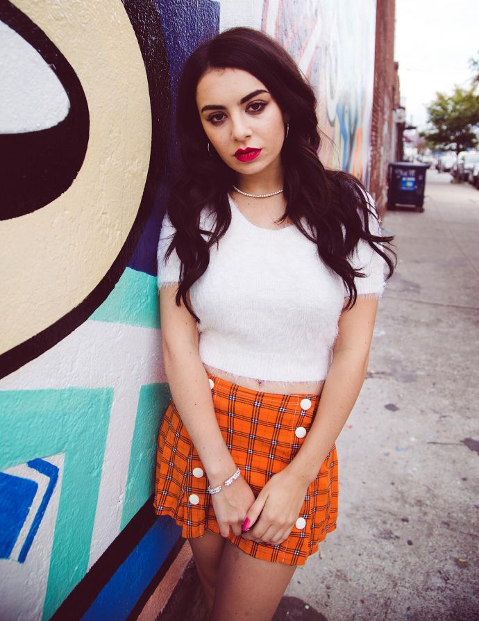 Чарли Экс Си Экс (Charli XCX) в фотосессии для журнала