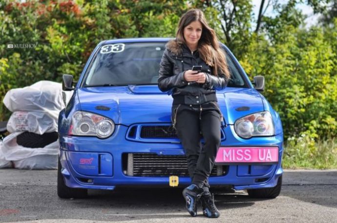 Сексуальные девушки и красивые автомобили