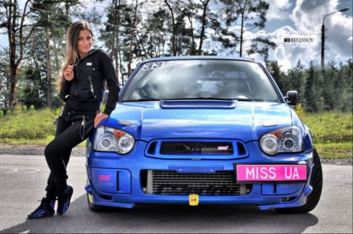 Сексуальные девушки и красивые автомобили