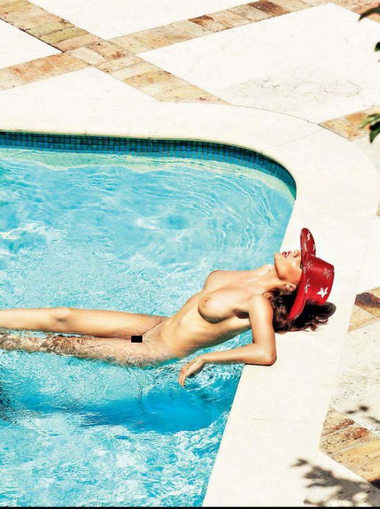 Ула Симоле в откровенной фотосессии для журнала Playboy (эротика)