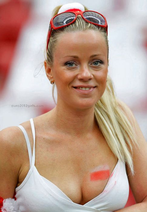 Болельщицы с чемпионатов Евро 2008-2012