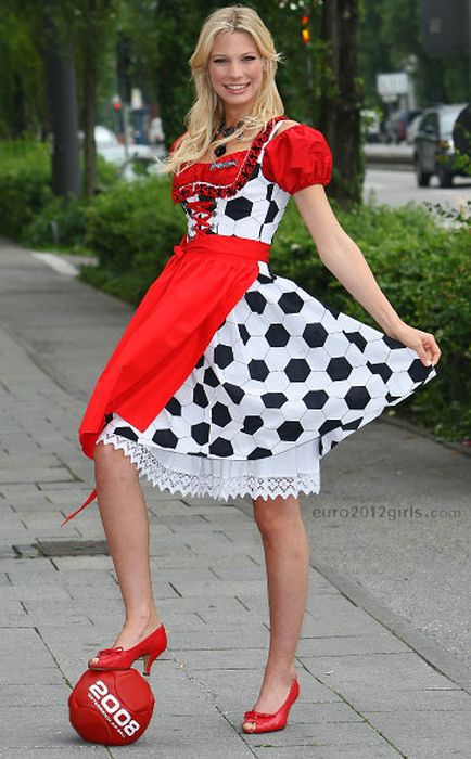 Болельщицы с чемпионатов Евро 2008-2012