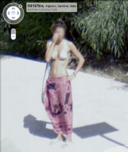 Девушки на Google Street View