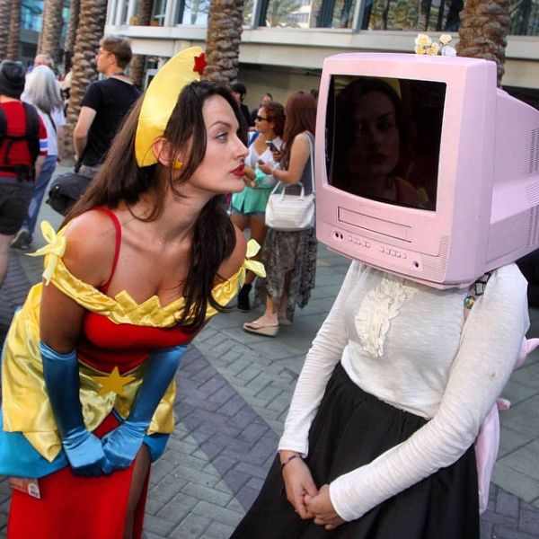 Девушки с фестиваля Wondercoon