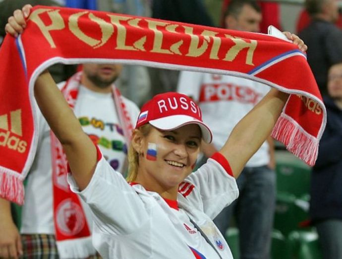 Болельщицы с чемпионатов Евро 2008-2012