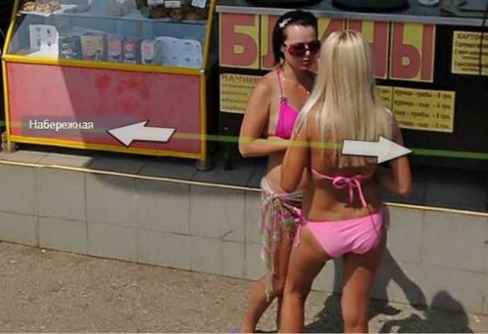 Девушки на Google Street View