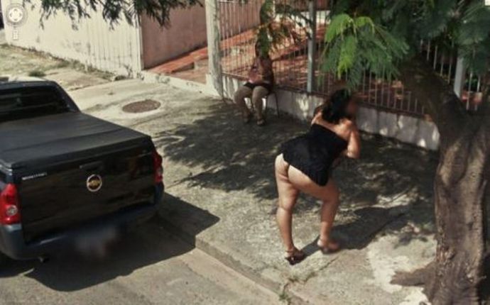 Девушки на Google Street View
