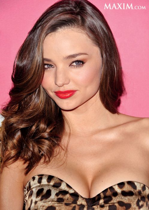 Топ-100 девушек со страниц журнала Maxim 2012