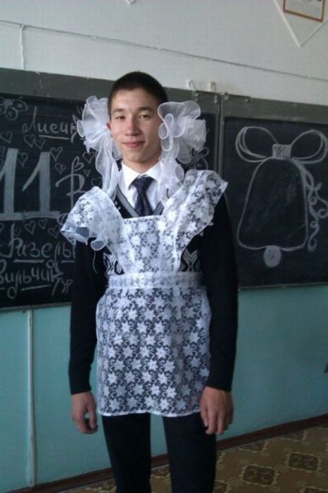 Выпускницы на экране монитора