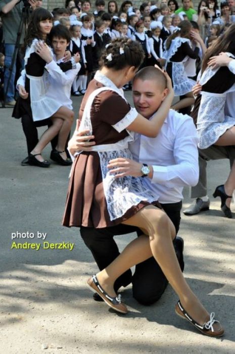 Выпускницы на экране монитора