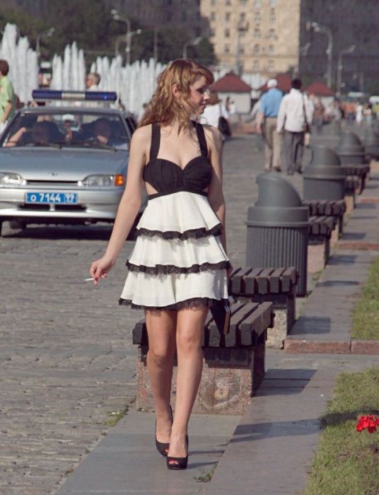 Симпатичные девушки в коротких юбках
