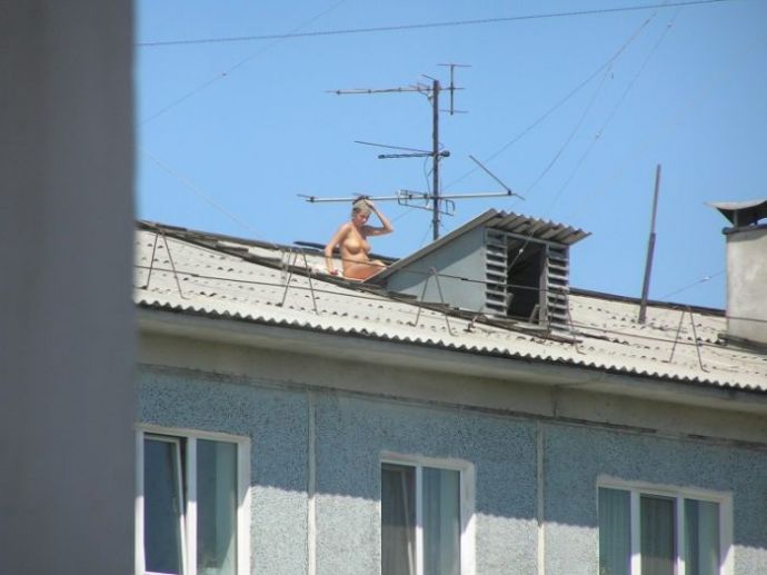Принимаем солнечные ванны на крыше