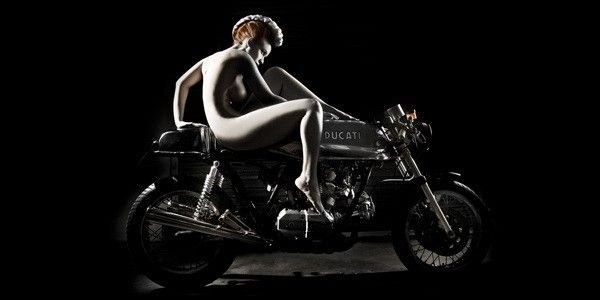 Девушки и Ducati