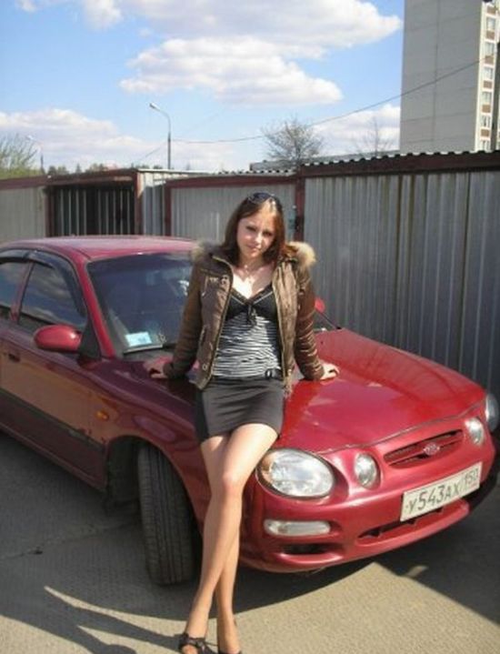 Девушки и их автомобили (фото)