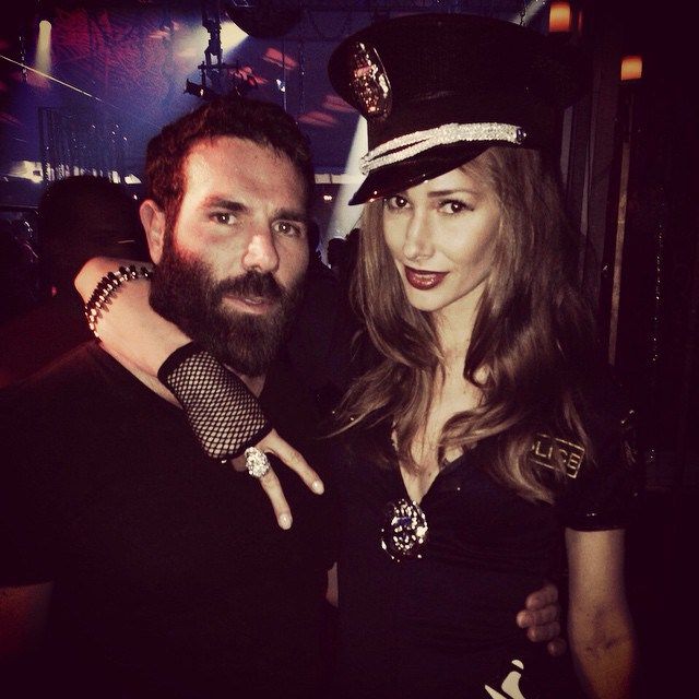 Как веселятся на вечеринке Playboy Halloween Party
