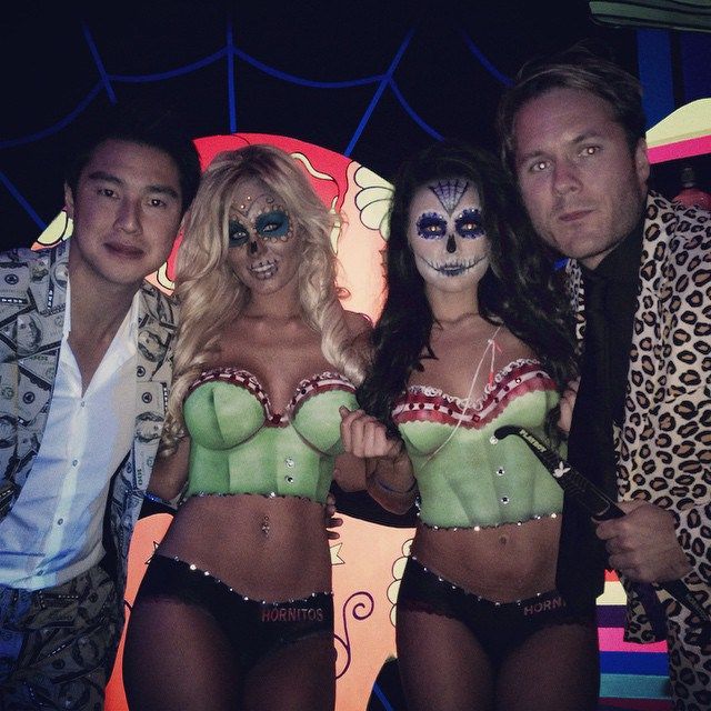 Как веселятся на вечеринке Playboy Halloween Party